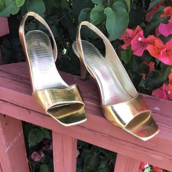 Gold High Heels Shoe - Picture 1 of 9